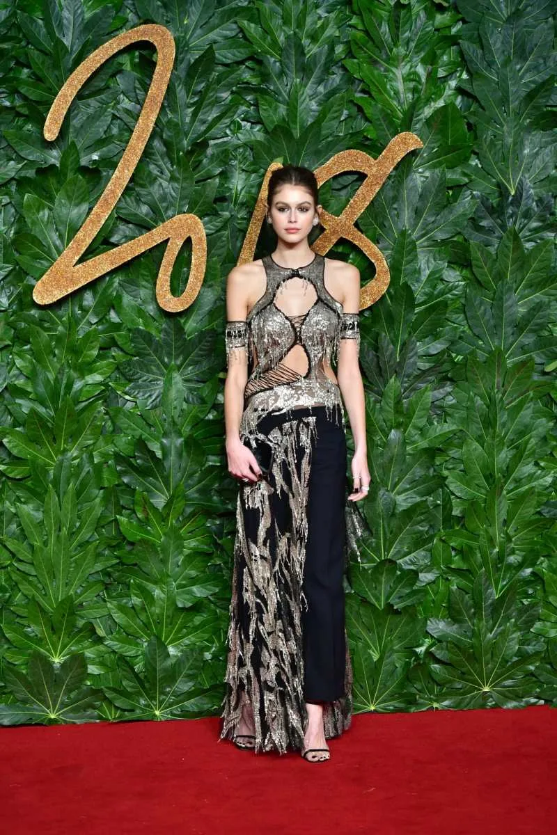 thiết kế cut-out 03 trang phục cut-out 03