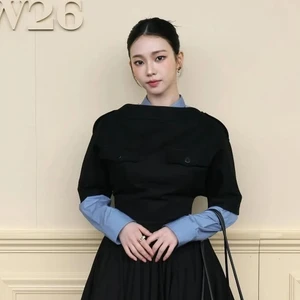 Karina tại show Prada 2026