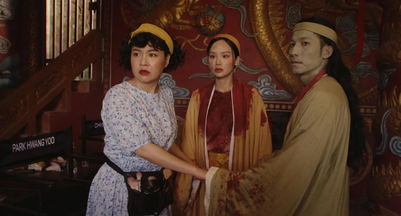 Diễn viên Lê Khánh, Miu Lê và Liên Bỉnh Phát trong phim Đại tiệc trăng máu 8