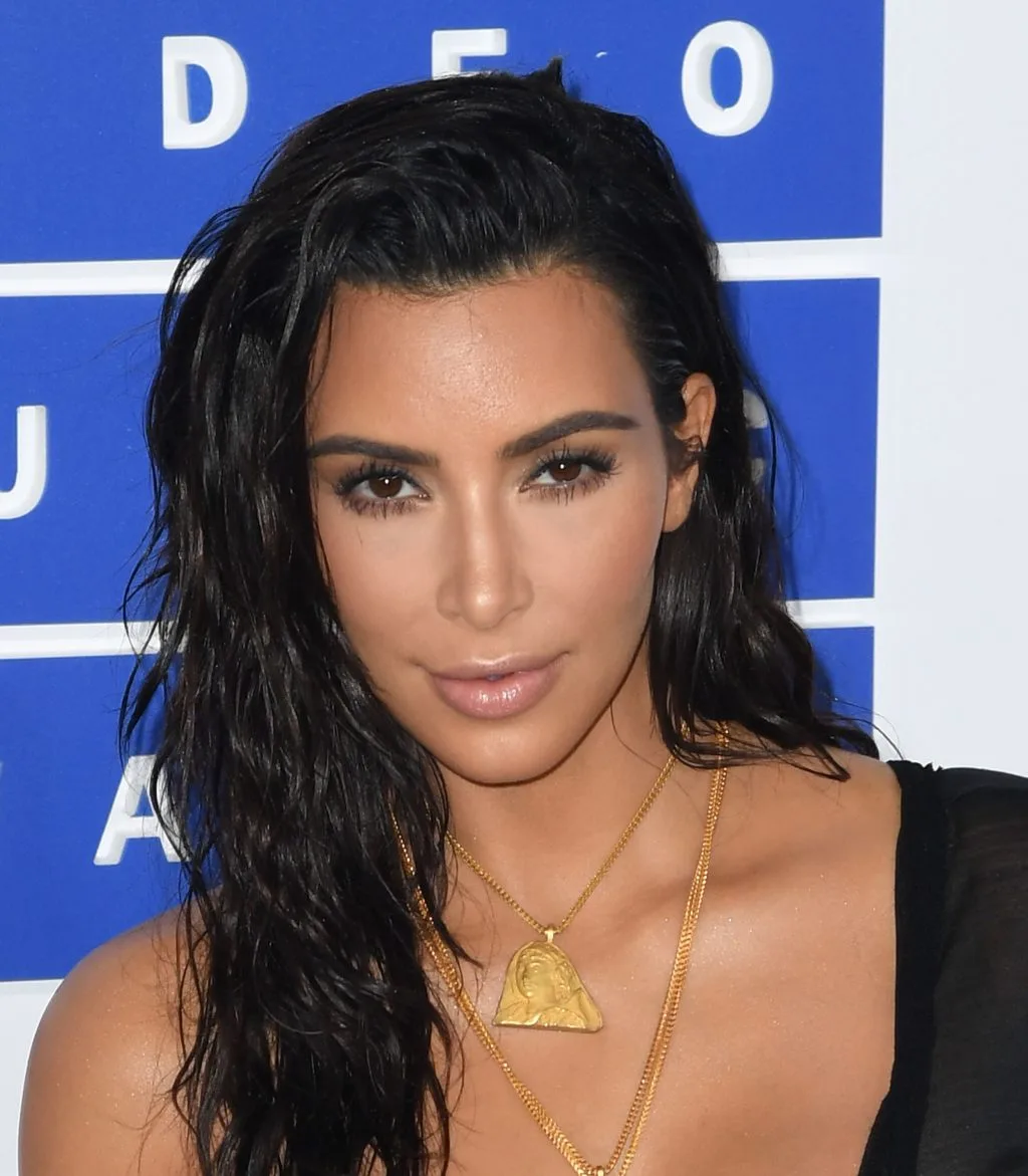 Học hỏi bí kiếp trang điểm ấn tượng của Kim Kardashian Học hỏi bí kiếp trang điểm ấn tượng của Kim Kardashian