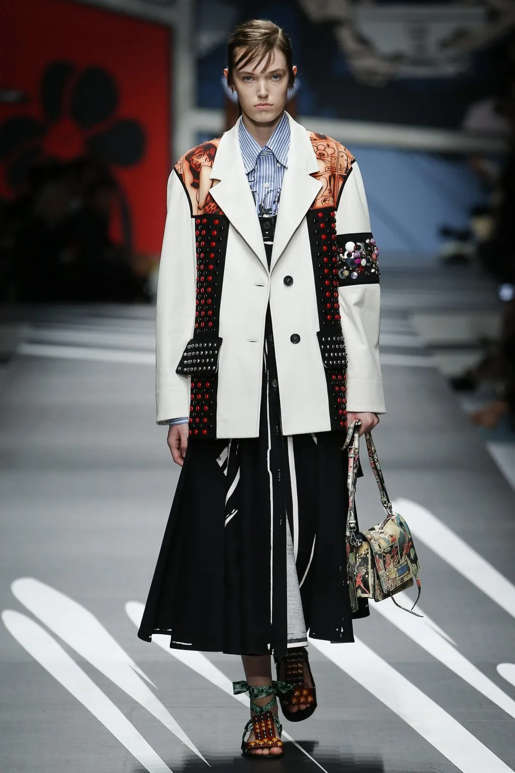 Prada Ready-to-wear Xuân 2018: Về những người phụ nữ mạnh mẽ, náo nhiệt và đầy sức quyến rũ Prada Ready-to-wear Xuân 2018: Về những người phụ nữ mạnh mẽ, náo nhiệt và đầy sức quyến rũ