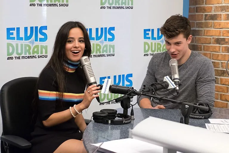 shawn và camila đang thu âm chương trình