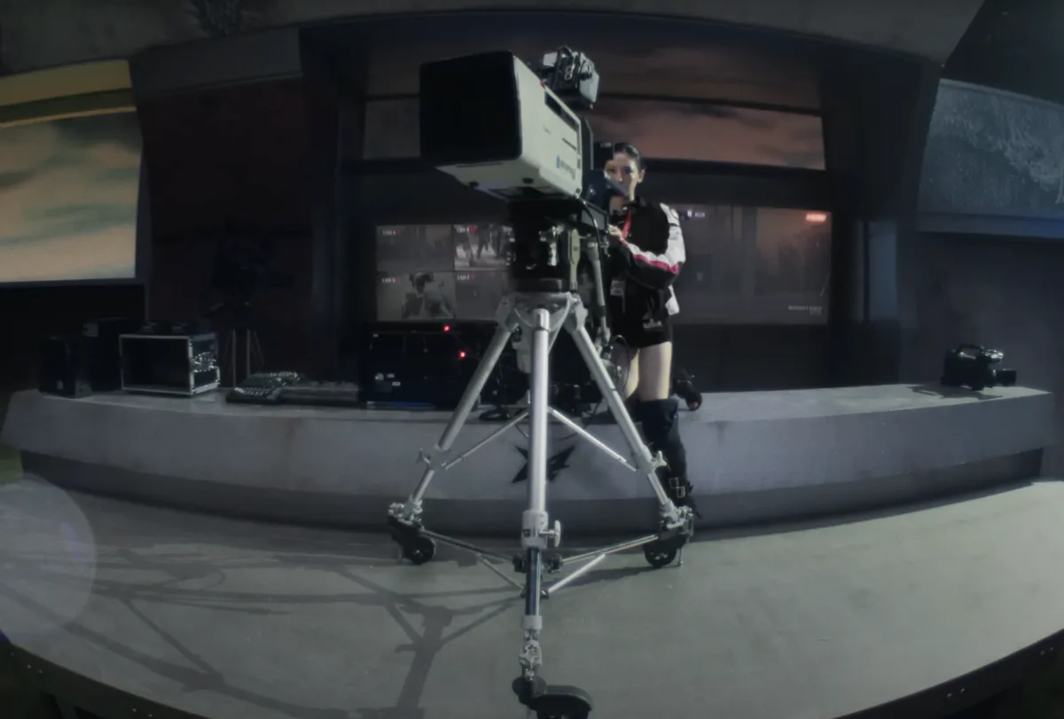 áo khoác bomber thời trang MV Rock Star của aespa