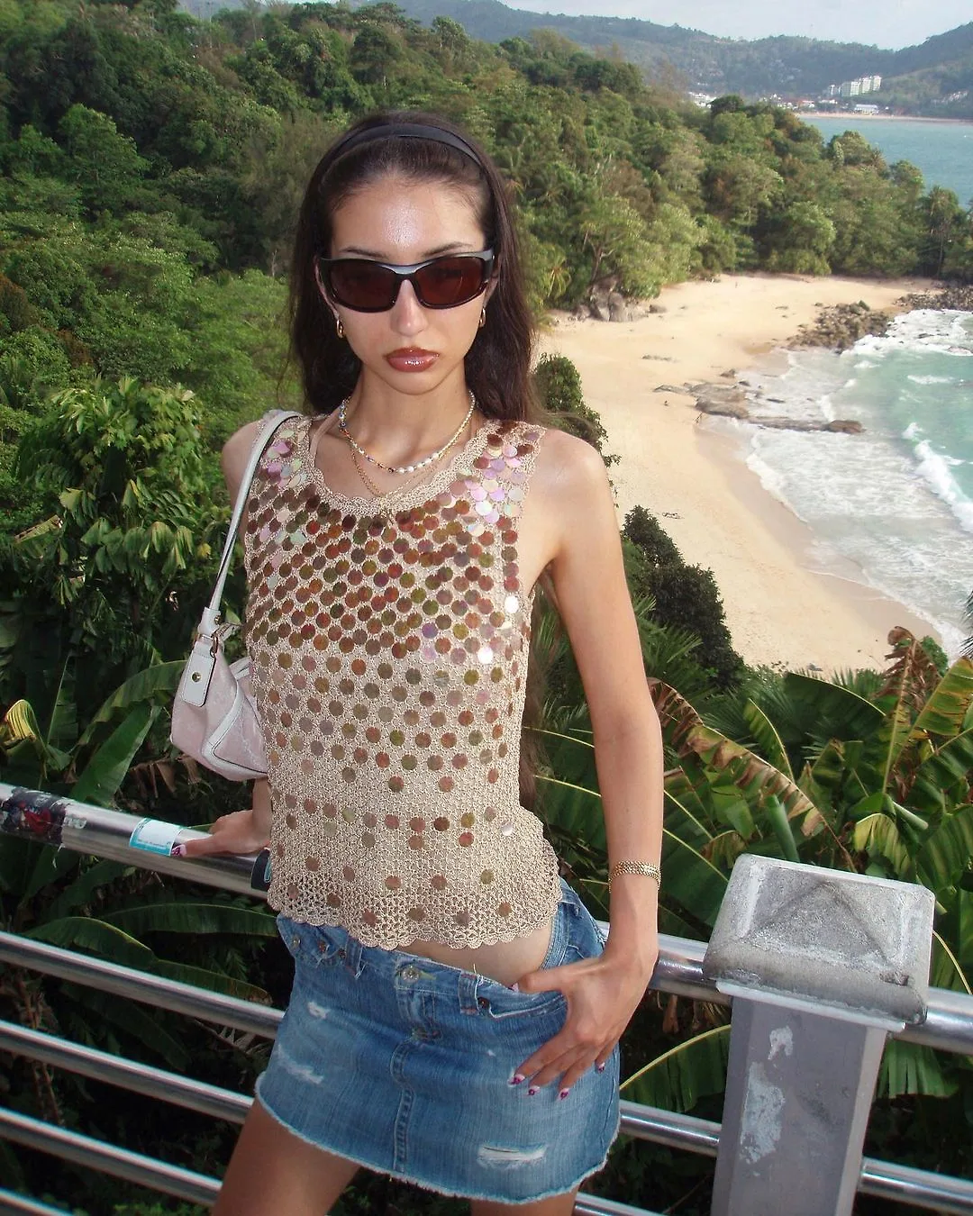 alina_kossan diện áo kim tuyến