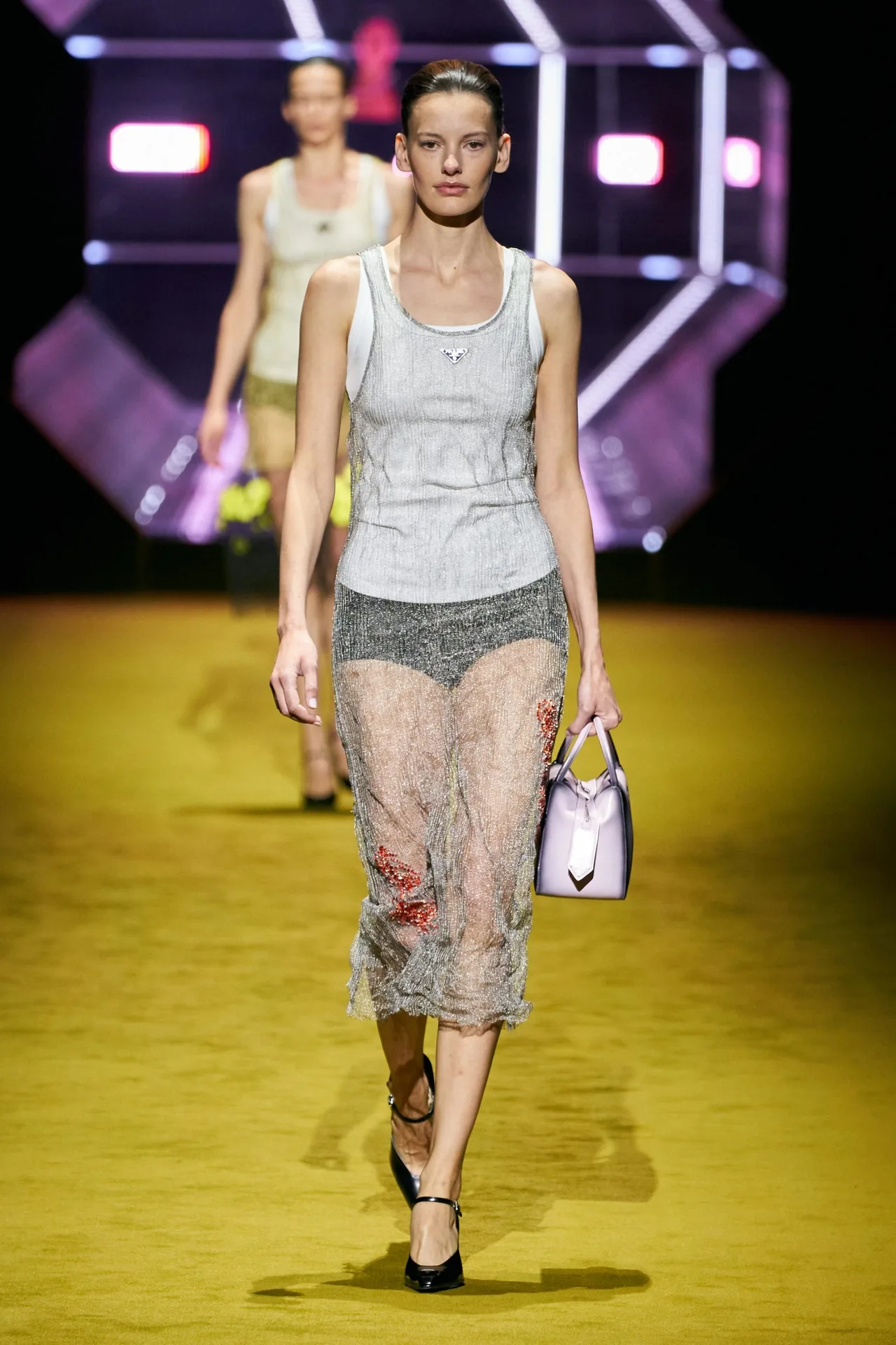 Prada Thu Đông 2022 look 5