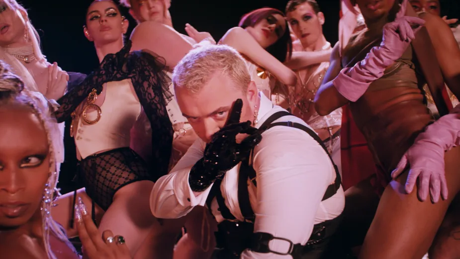 thời trang mv unholy