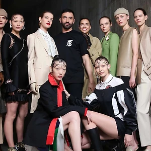 BST Burberry Thu - Đông 2019: Cuộc 