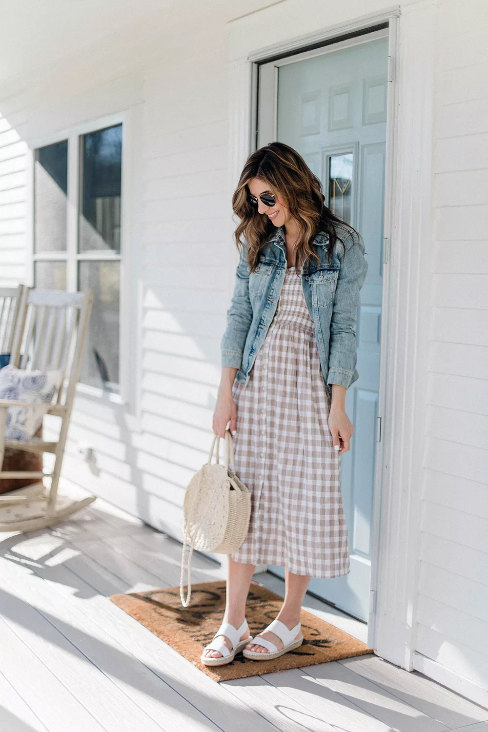 giày sandal đế cói bệt đầm caro áo khoác denim