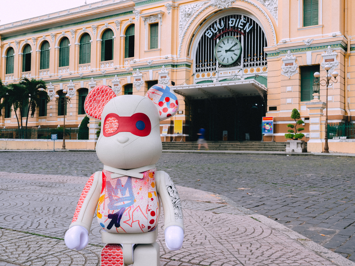 Be@rbrick ở tòa bưu điện
