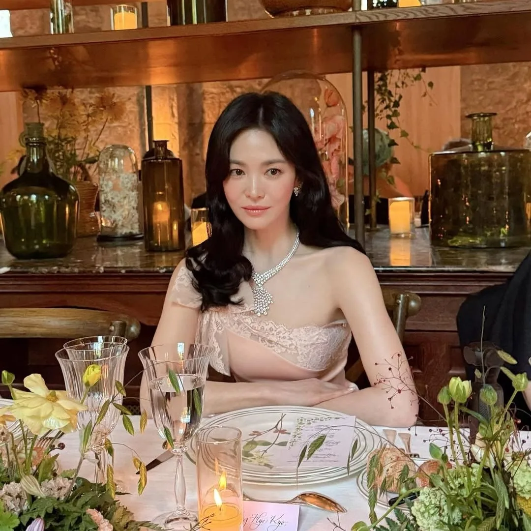 Song Hye Kyo luôn dưỡng da thật kỹ