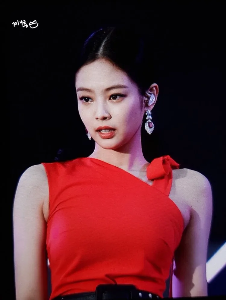 Jennie Black Pink 20