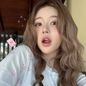 trang điểm môi căng mọng như triệu lộ tư