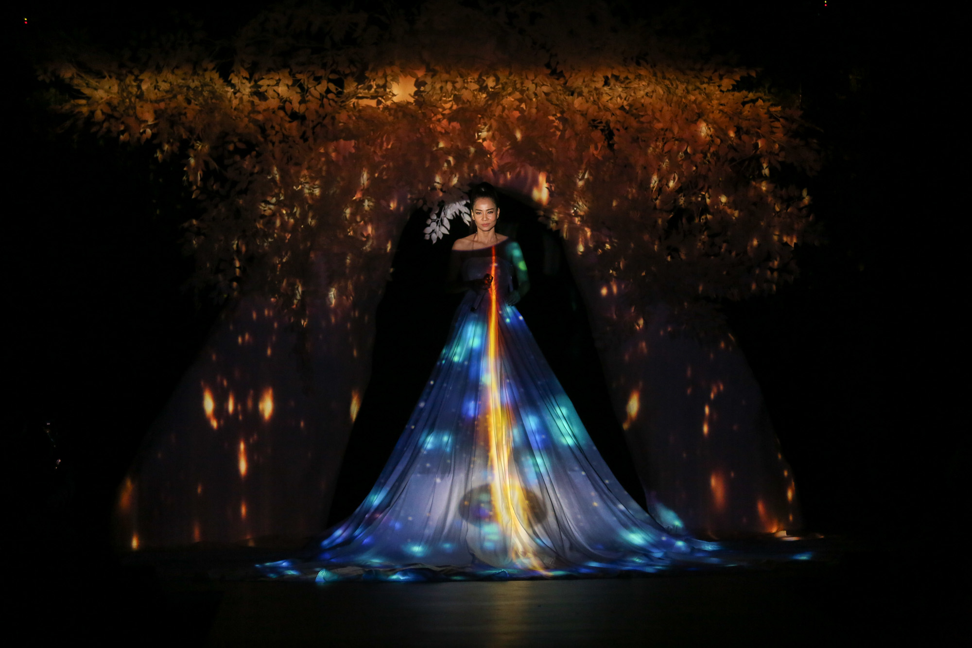 Quỳnh Paris Deja Vu show - elle vietnam 8