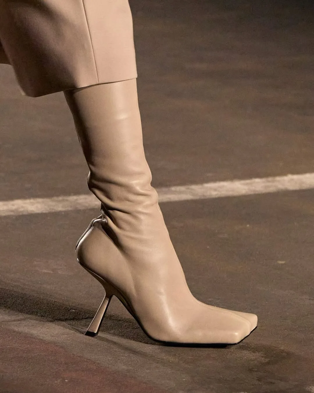 BST Xuân-Hè 2026 của Mugler.