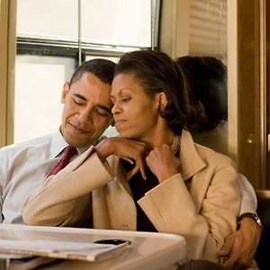 Chuyện tình yêu của vợ chồng tổng thống Obama qua ảnh
