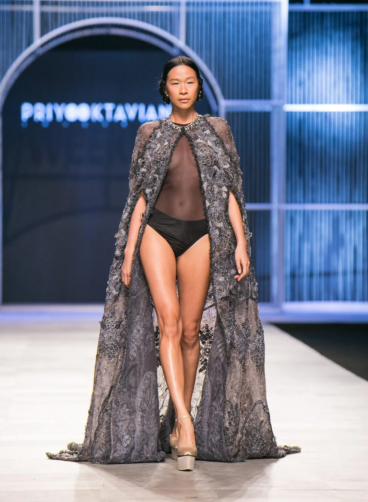 BST Thu-Đông 2016 của NTK Priyo Oktaviano