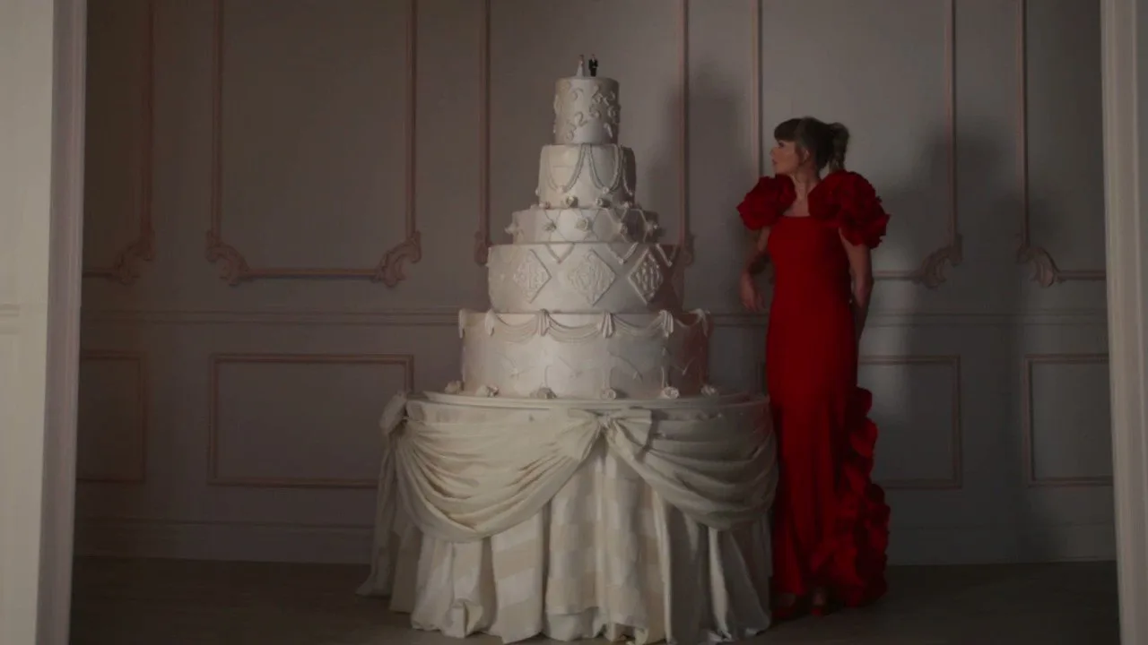 Taylor Swift bánh kem cưới