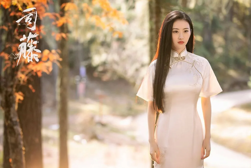 cảnh điềm với thân hình mảnh mai quyến rũ cảnh điềm với thân hình mảnh mai quyến rũ