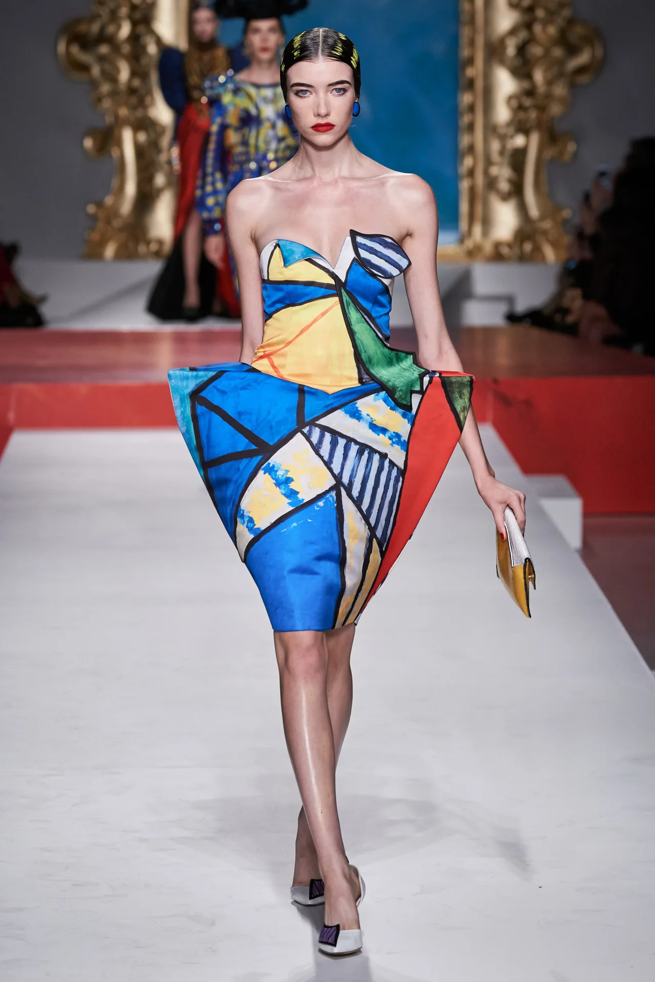 váy cúp ngực moschino xuân hè 2020
