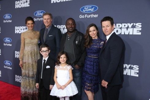 thiên thần victoria's secret trong daddy's home 2 - elle vietnam