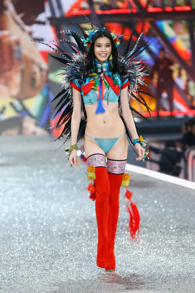 Hình ảnh Victoria’s Secret Show đốt cháy mạng xã hội tuần qua ELLE VN