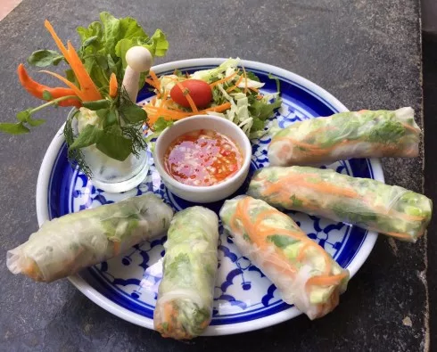 Món Naem Dip - Gỏi cuốn Lào