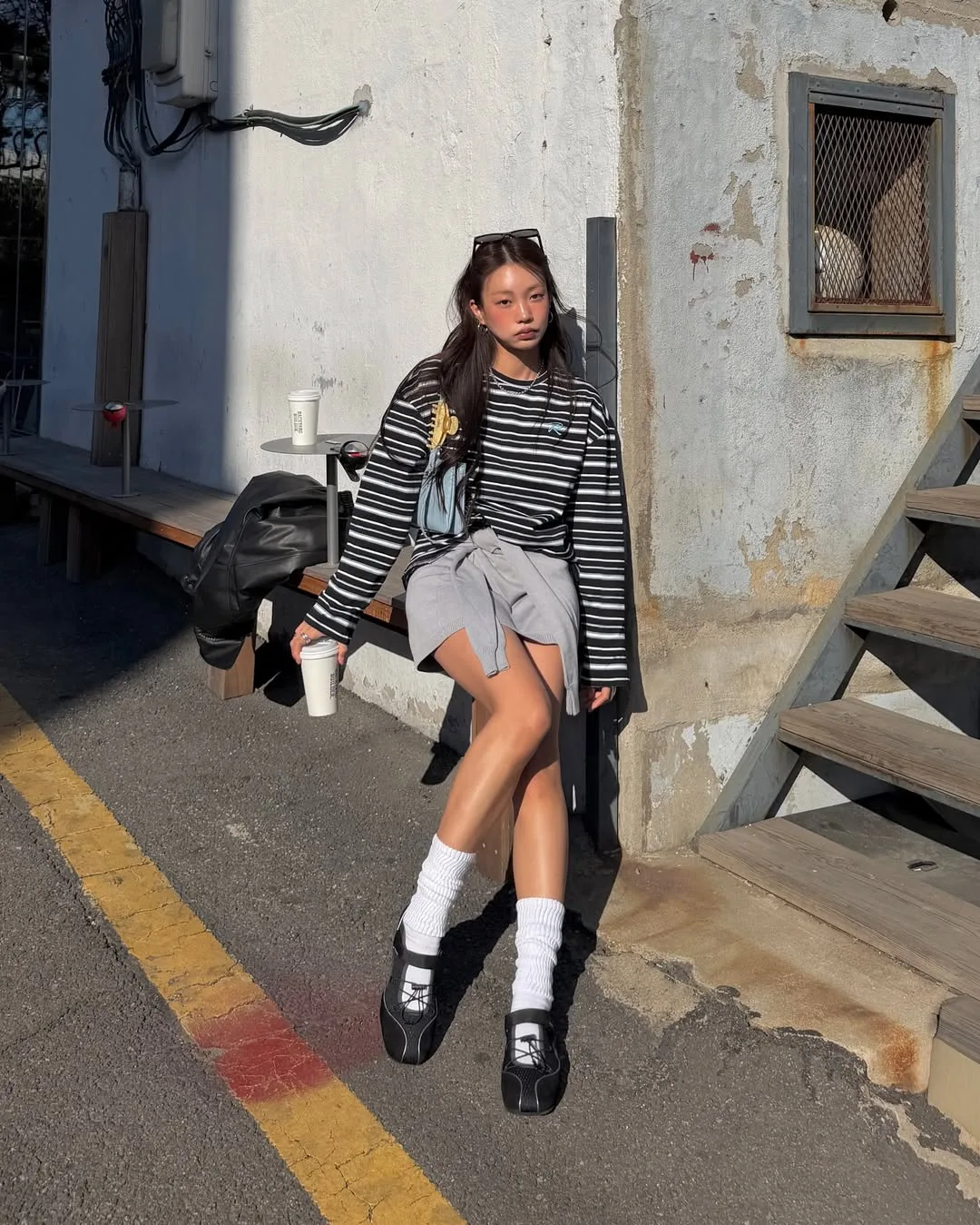 Cuộc "xâm lăng" ngọt ngào của chất liệu lụa từ sàn diễn couture vào nhịp sống ứng dụng hối hả.