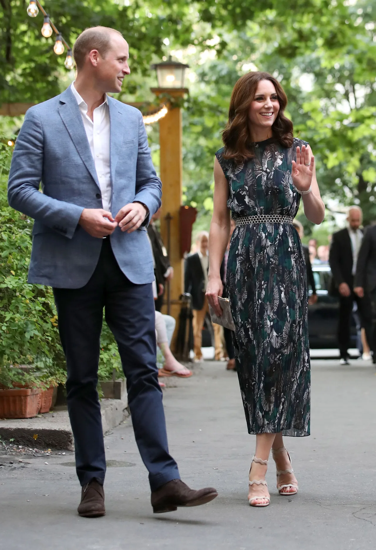 Hé lộ nhân vật Hoàng gia '' ngầm'' đứng sau gu thời trang chuẩn mực của Meghan Markle Hé lộ nhân vật Hoàng gia '' ngầm'' đứng sau gu thời trang chuẩn mực của Meghan Markle