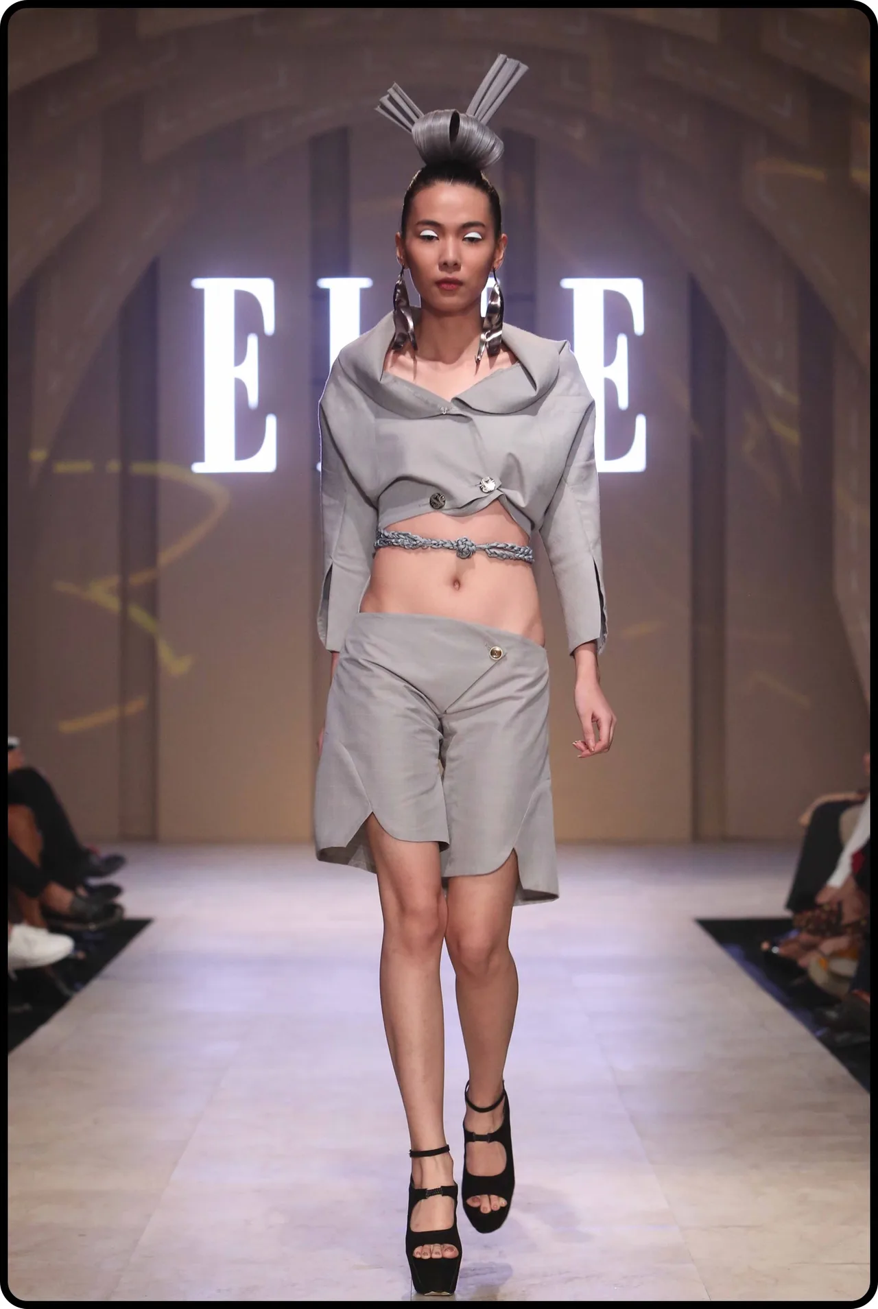 BST của NTK Nuchsuda tại ELLE Fashion Journey 2016