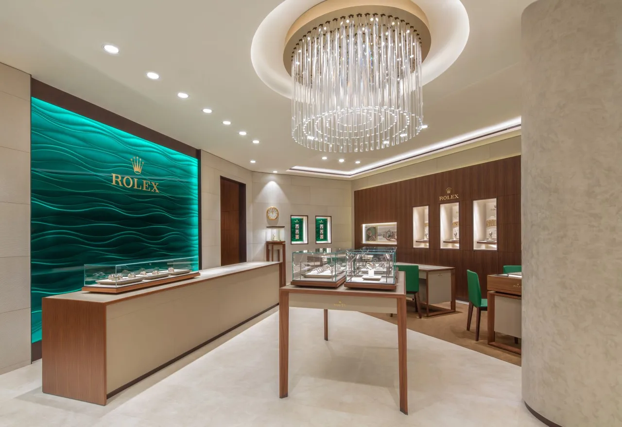 tái khai trương cửa hàng Rolex Tràng Tiền Plaza