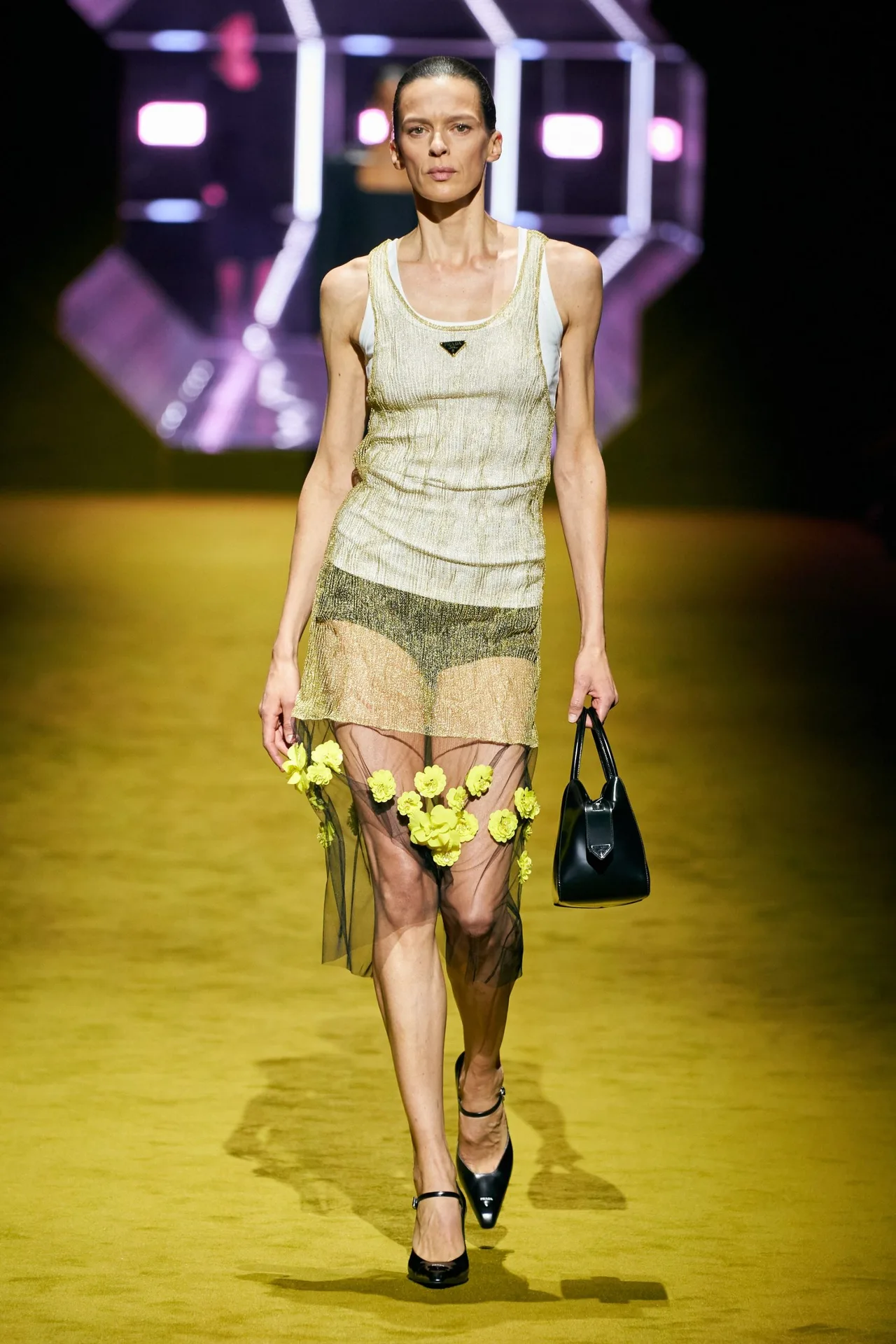 Prada Thu Đông 2022 look 6