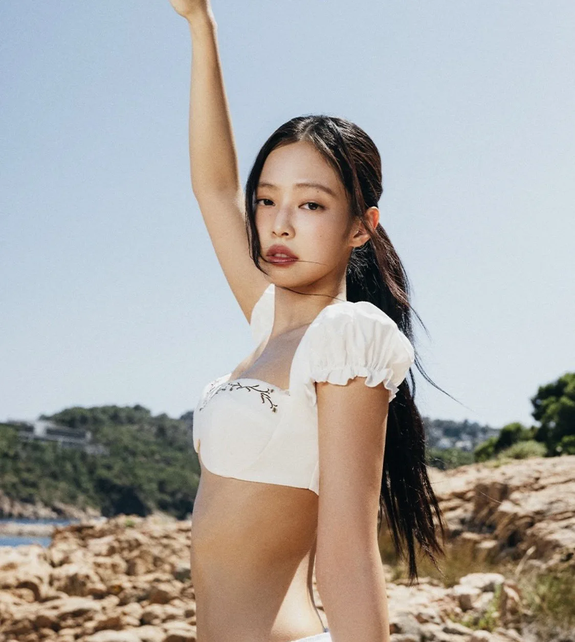 thời trang của jennie trong mv less than a lover 22