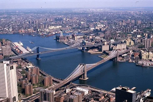 Manhattan_and_Brooklyn_bridges_on_the_East_River,_New_York_City,_1981