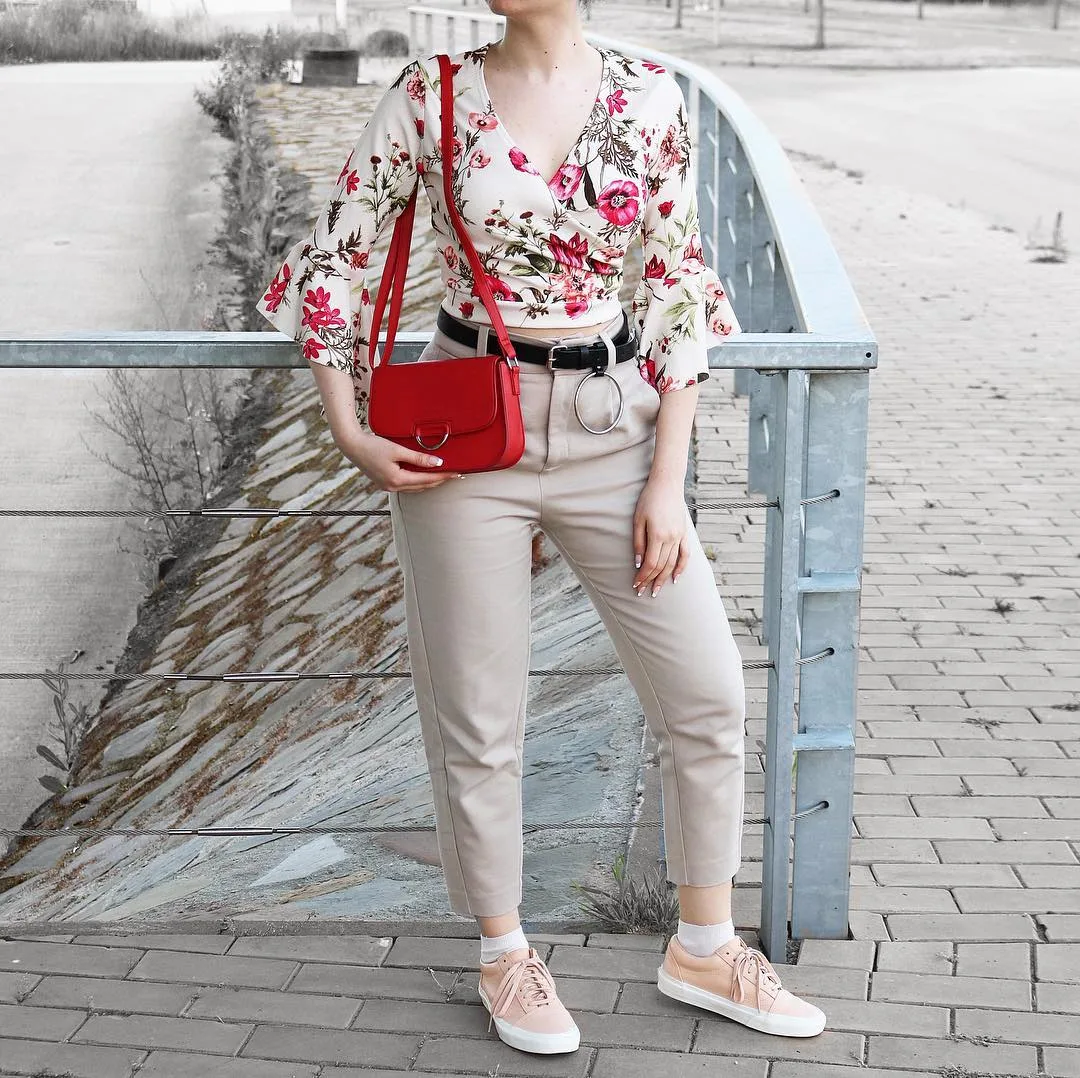 Những cô nàng sở hữu tủ giày sneaker trong mơ của mọi cô gái Những cô nàng sở hữu tủ giày sneaker trong mơ của mọi cô gái