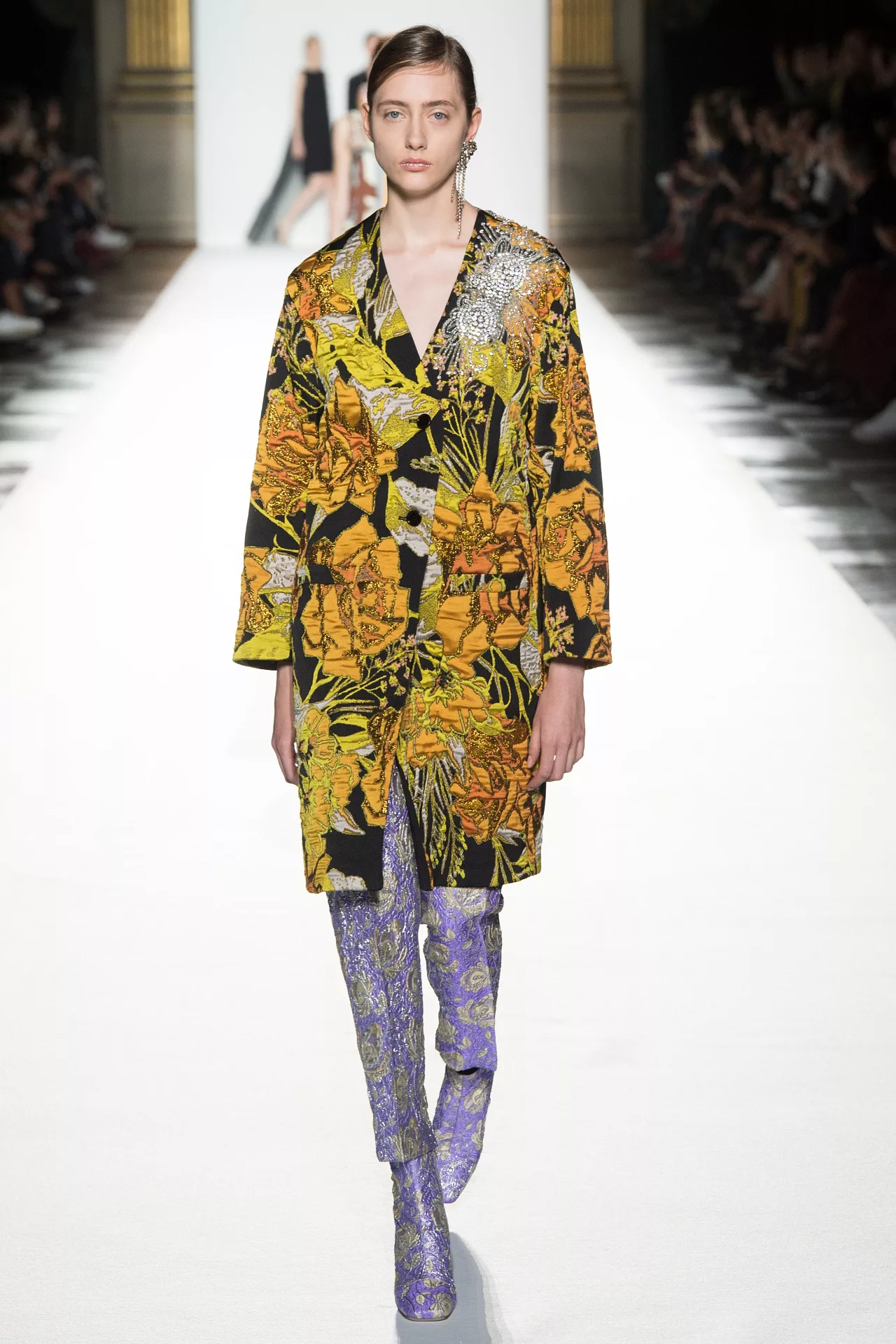 Paris Fashion Week: Muôn màu tích cực trong bst Xuân 2018 của Dries Van Noten