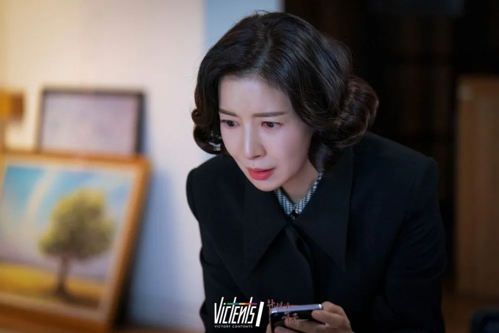 Yoon Se Ah diện trench coat perfect family