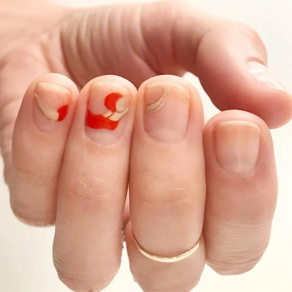 sơn móng tay cô gái sơn móng tay cô gái