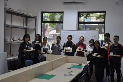 Tham dự vào các lớp học mẫu chuyên ngành thiết kế sẽ là phần trải nghiệm thú vị nhất với các bạn trẻ yêu thích và đam mê phát triển sự nghiệp trong lĩnh vực này.