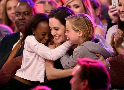 Bí quyết làm đẹp của Angelina Jolie: nét đẹp tâm hồn