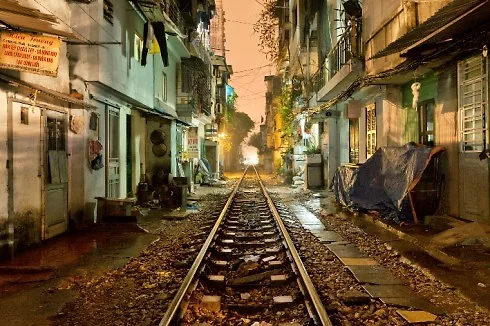 Đường sắt Hà Nội về đêm.