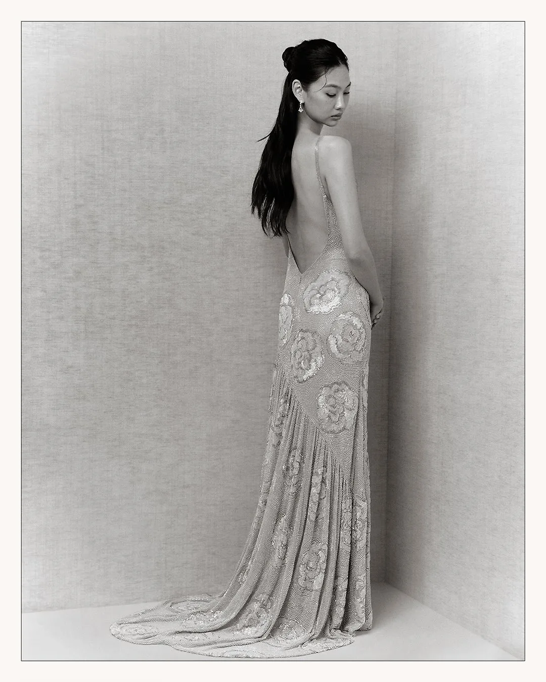 elle-sao-chau-a-tai-cannes-2026-jung-hoyeon-2