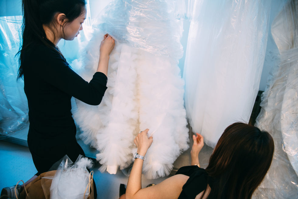 Hình ảnh hậu trường từ Bridal Spring Fashion Week 2017 - ellevietnam 49