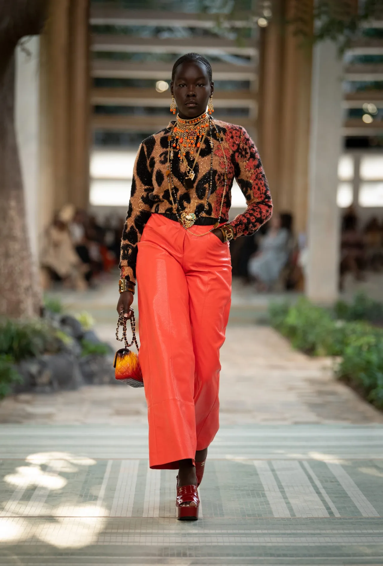 CHANEL Métiers d’art DAKAR 2022/23 look 21