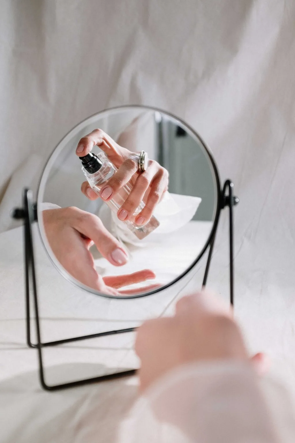mẹo giữ mùi hương nước hoa lâu phai mẹo giữ mùi hương nước hoa lâu phai
