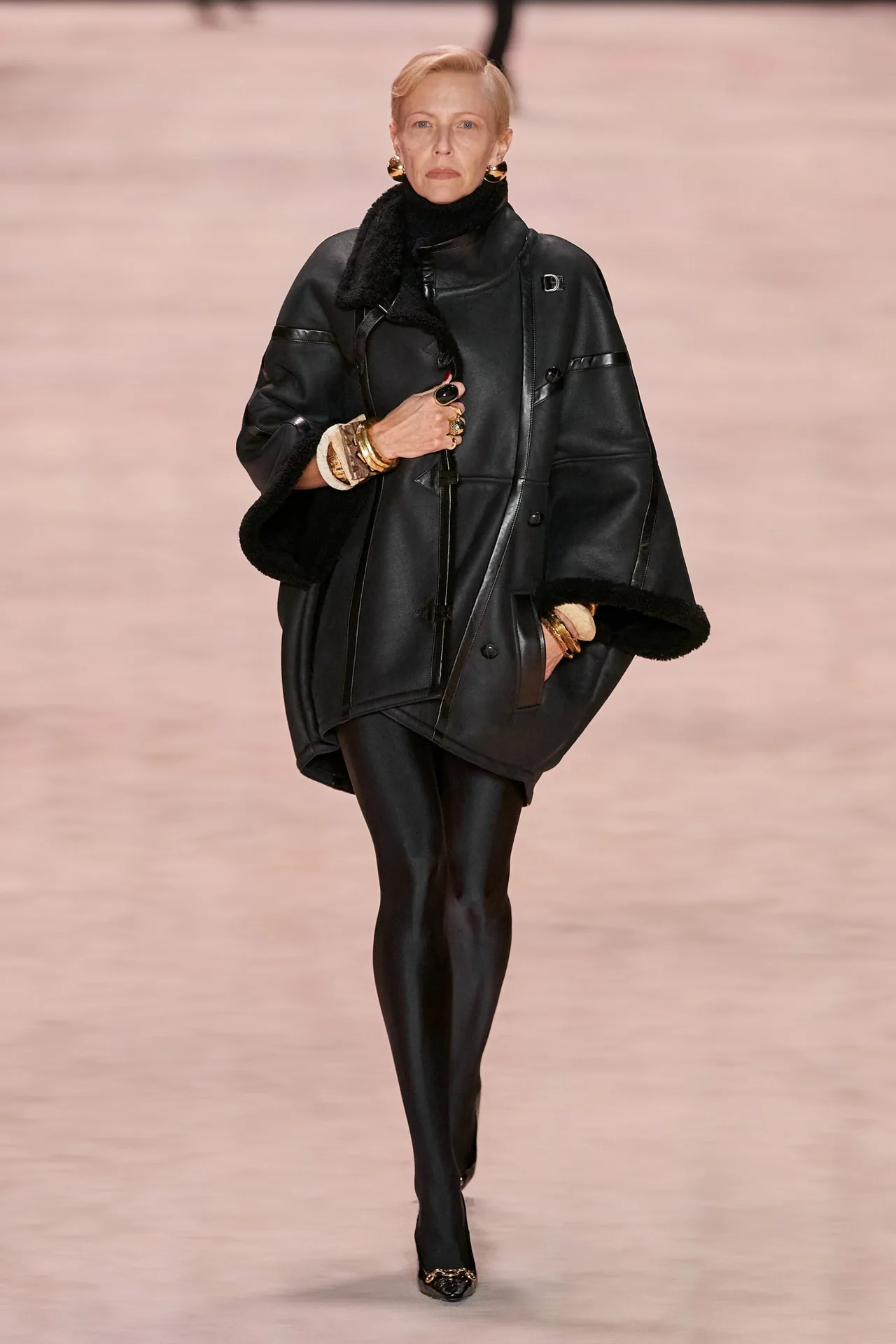 Saint Laurent ready-to-wear mùa Đông 2022 Look 33
