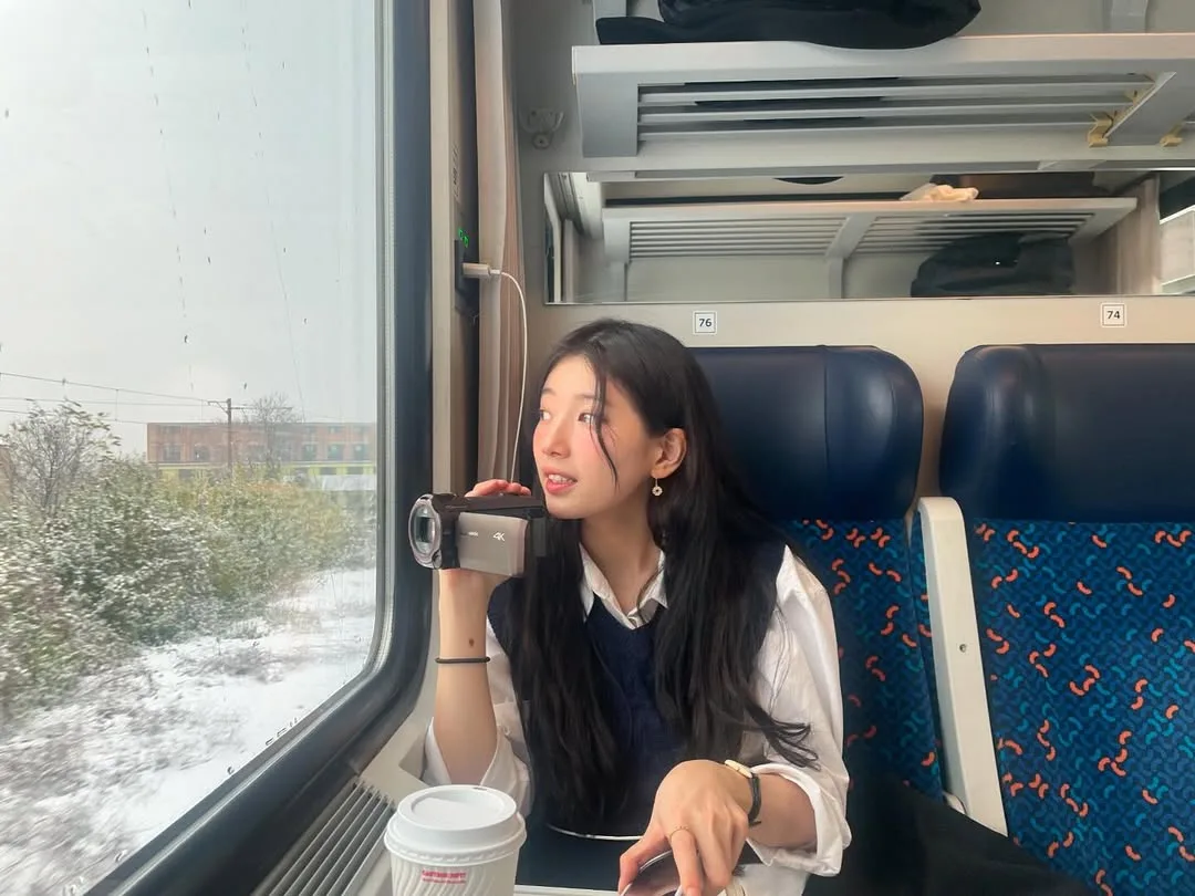 Suzy trên tàu, du lịch mùa đông dưỡng da tránh khô nứt nẻ