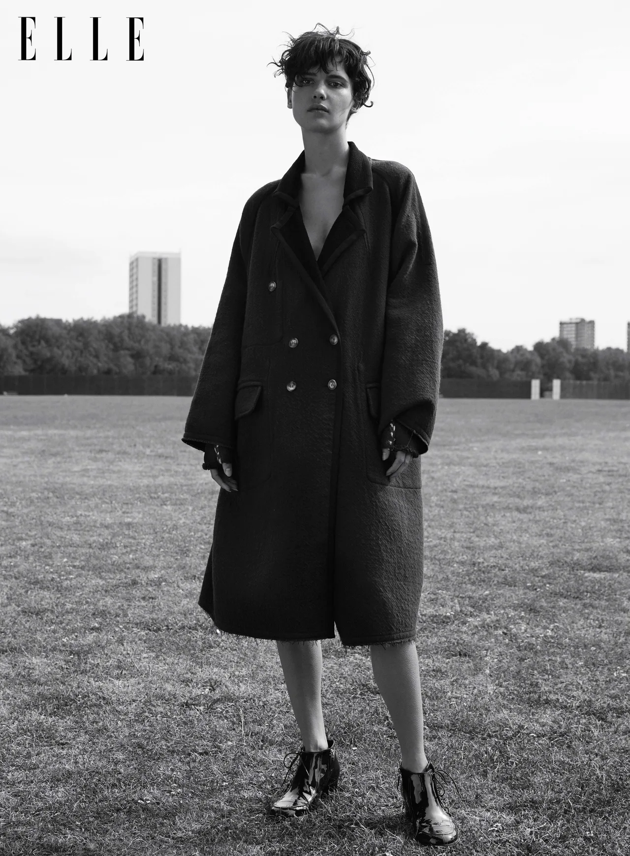 Áo khoác 2 mặt oversized chất liệu len MM6, Bốt ren da bê bóng Chanel
