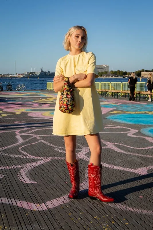 Emma Chamberlain boot cao bồi