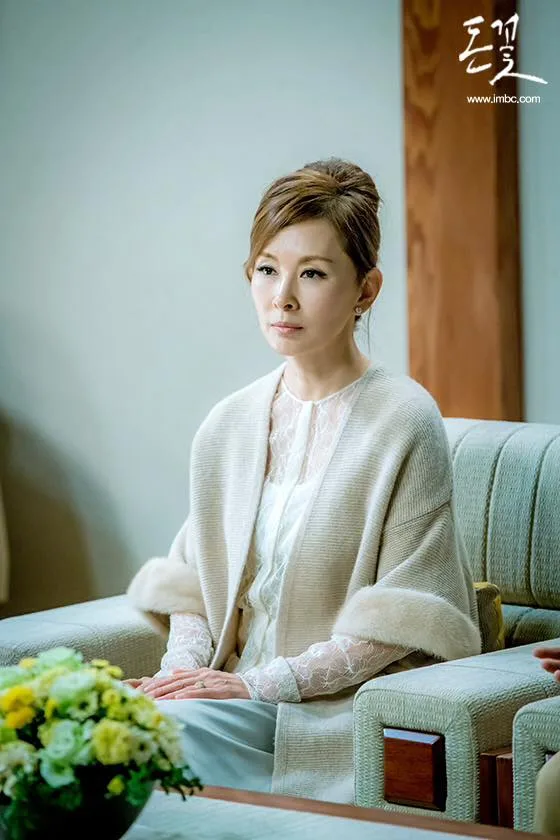 Thời trang trong phim: Hoa Tiền (Money Flower) Thời trang trong phim: Hoa Tiền (Money Flower)