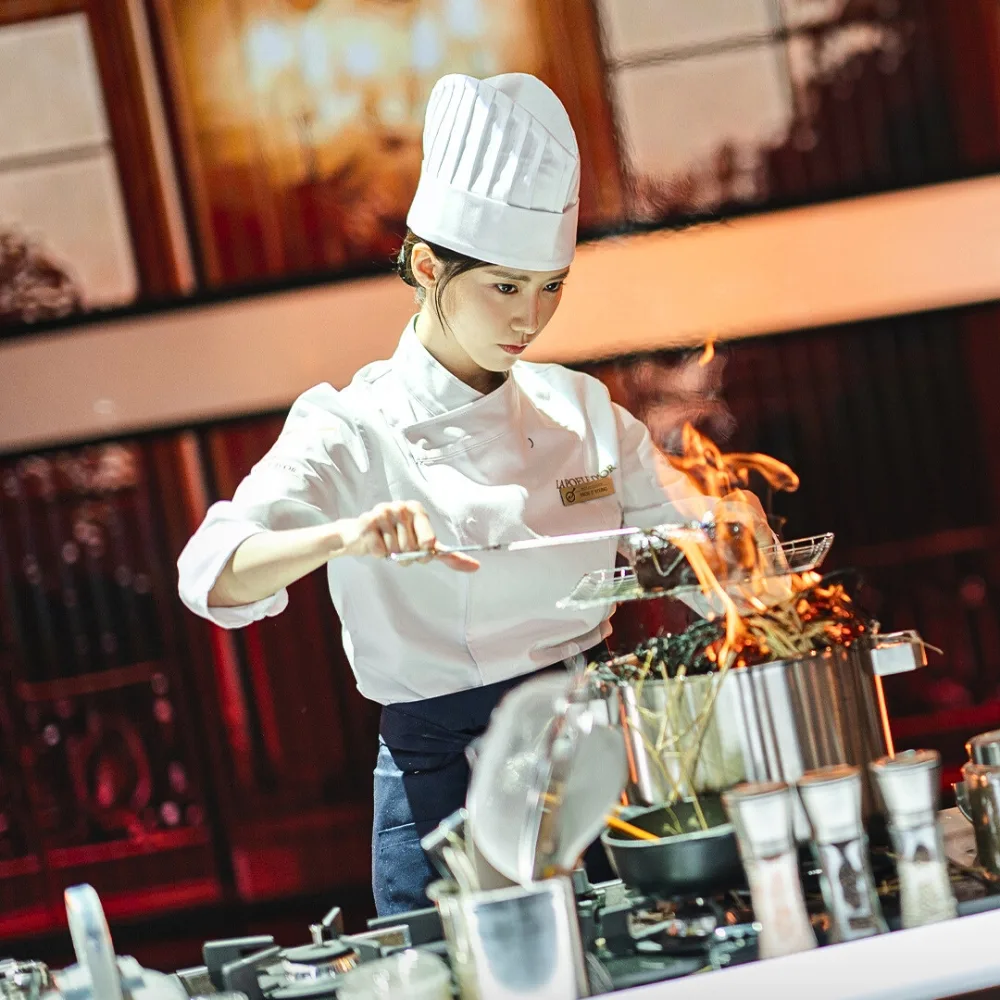 Nữ diễn viên thực hiện cảnh nấu ăn trong phim mới